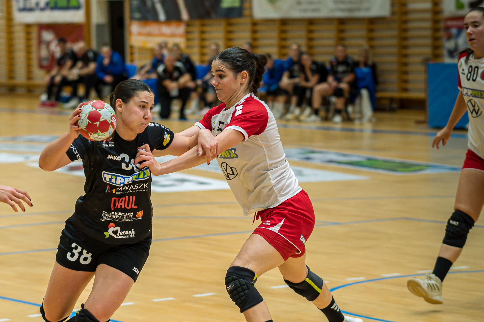 Jöhet a következő